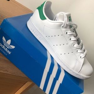 STAN SMITH! SIZE 4
